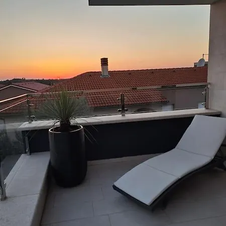 Lea U Jadreskima, Kuca Sa Bazenom Pula