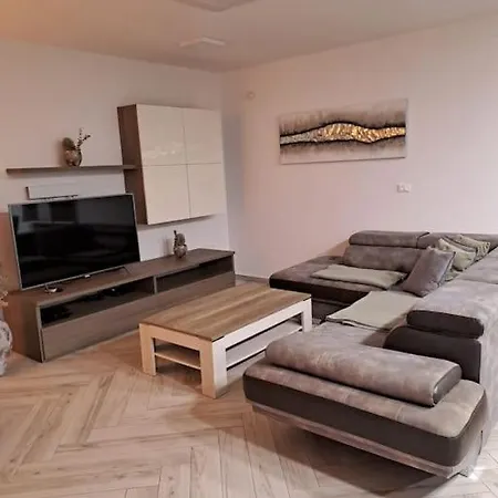 Villa Lea U Jadreskima, Kuca Sa Bazenom
