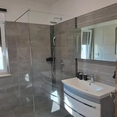 Lea U Jadreskima, Kuca Sa Bazenom Villa Pula