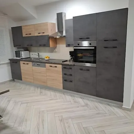 Lea U Jadreskima, Kuca Sa Bazenom Pula