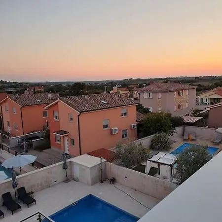 Villa Lea U Jadreskima, Kuca Sa Bazenom