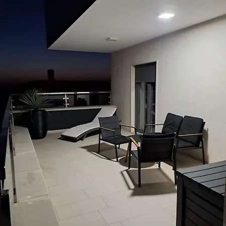 Lea U Jadreskima, Kuca Sa Bazenom Villa