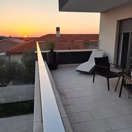 Villa Lea U Jadreskima, Kuca Sa Bazenom *
