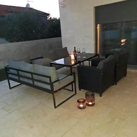 Lea U Jadreskima, Kuca Sa Bazenom * Pula