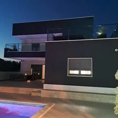 Villa Lea U Jadreskima, Kuca Sa Bazenom