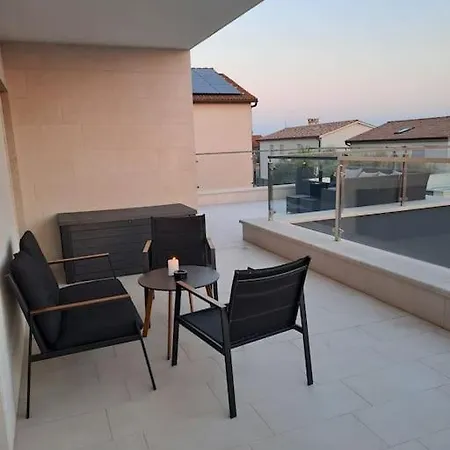 Lea U Jadreskima, Kuca Sa Bazenom Villa *