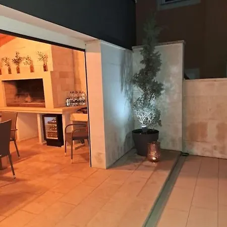 Lea U Jadreskima, Kuca Sa Bazenom Villa *