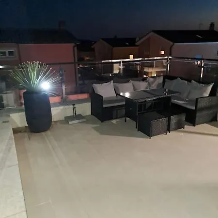 Lea U Jadreskima, Kuca Sa Bazenom Villa *